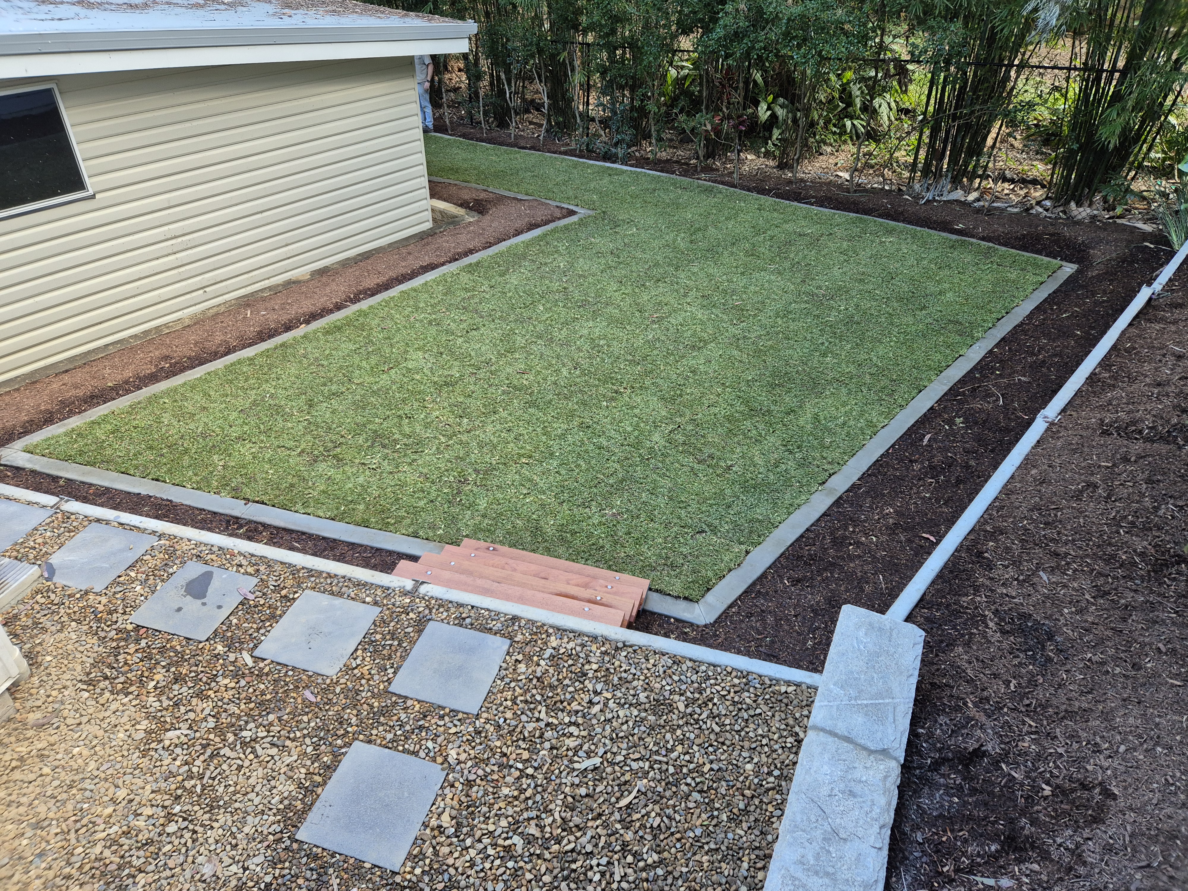GDT Landscapes was contracted to provide the second stage of landscape works to the rear yard of a property in Chapel Hill.  We provided a simple, functional, cost effective and aesthetic solution to the yard.